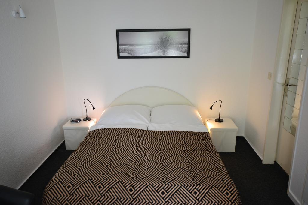 One-Bedroom Apartment,141651642:JPEG